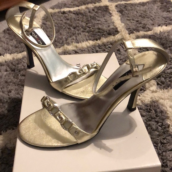 Heels - Picture 1 of 3